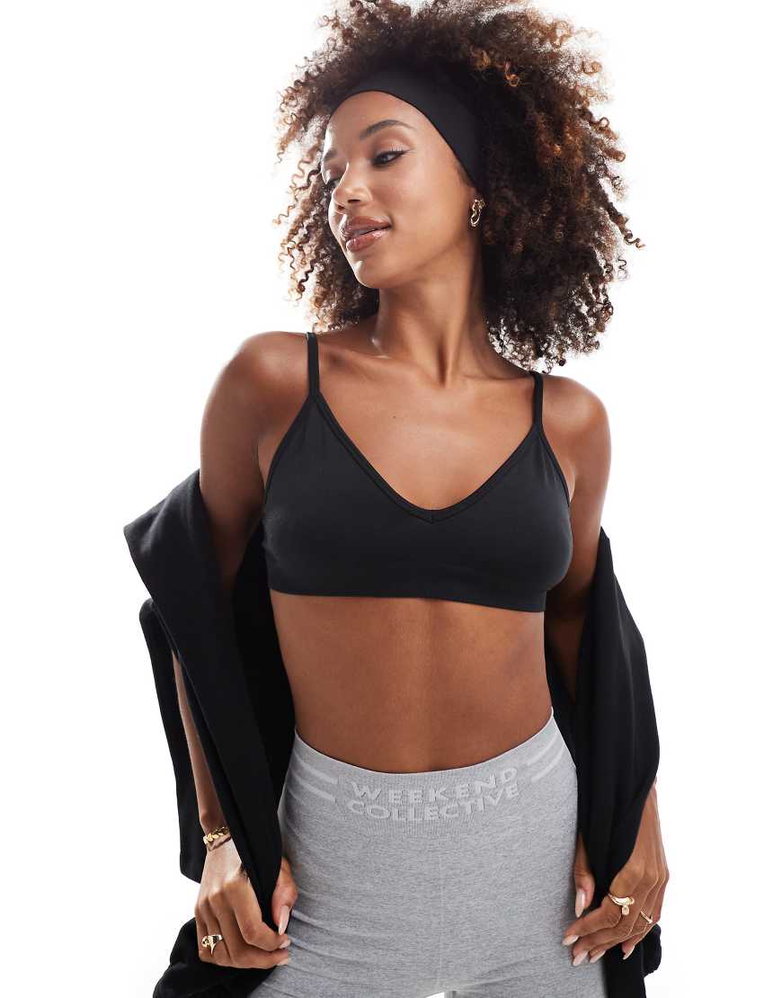 4505 - Intimate - Nahtloser Sport-BH in Schwarz mit leichter Stützkraft von 4505