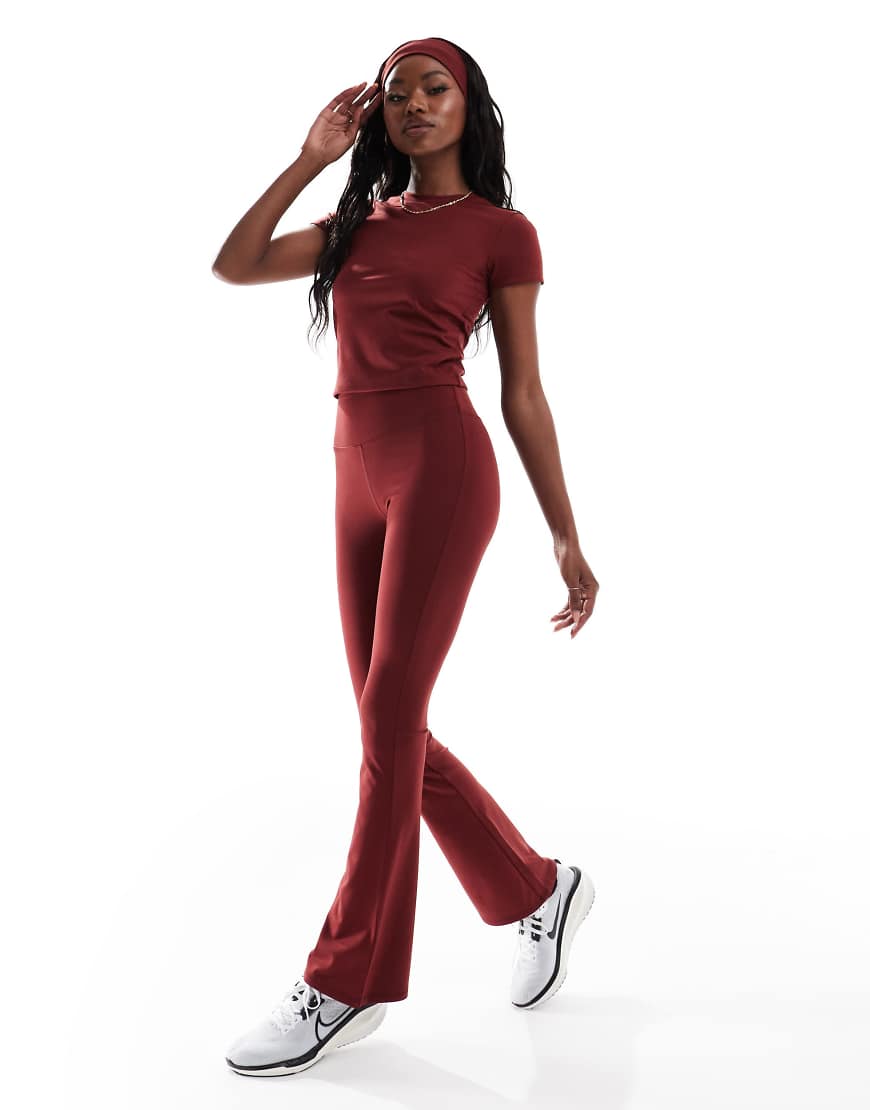 4505 - Icon - Weiche, schmal geschnittene Schlag-Leggings in Burgunderrot 4505 - Icon - Weiche, schmal geschnittene Schlag-Leggings in Burgunderrot von 4505