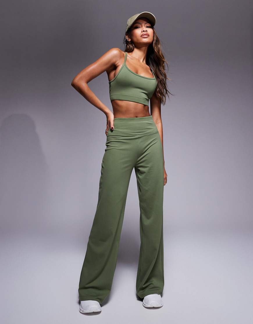 4505 - Icon - Weiche Tanzhose in Khaki mit weitem Bein-Grün 4505 - Icon - Weiche Tanzhose in Khaki mit weitem Bein-Grün von 4505