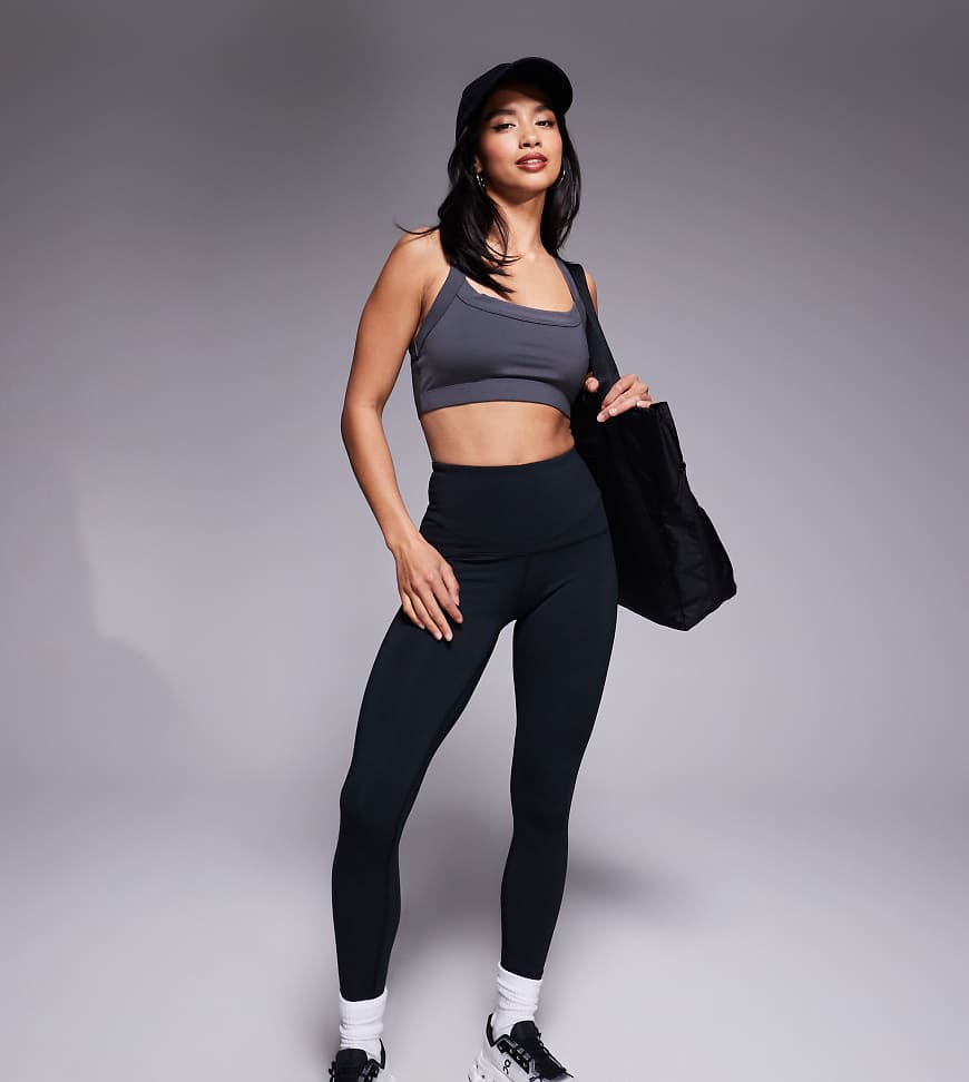4505 Petite - Icon Bum Sculpt - Sport-Leggings in Schwarz mit Innentasche 4505 Petite - Icon Bum Sculpt - Sport-Leggings in Schwarz mit Innentasche von 4505