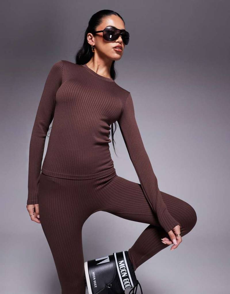 4505 - Ski - Nahtloses Thermo-Baselayer-Oberteil in Braun mit Rundhalsausschnitt-Neutral von ASOS 4505 Ski & Snow