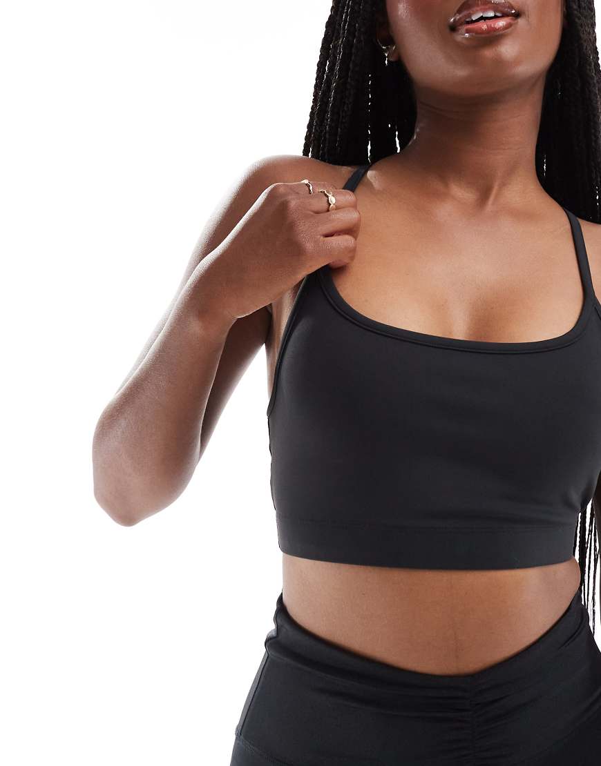 4505 - Studio - Weicher Sport-BH in Schwarz mit mittlerer Stützfunktion 4505 - Studio - Weicher Sport-BH in Schwarz mit mittlerer Stützfunktion von 4505