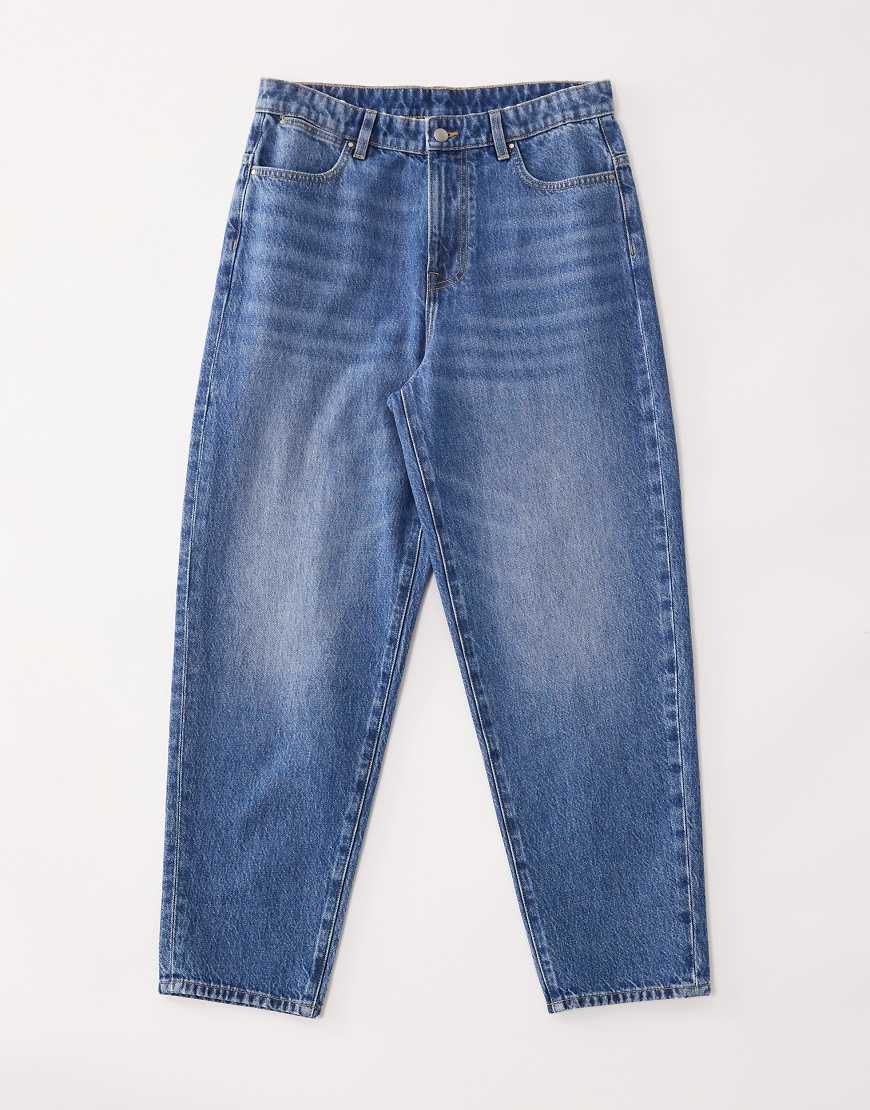 ASOS CLTV - AC-B-251 - Schmal zulaufende Jeans in verwaschenem Mittelblau von ASOS COLLECTIVE