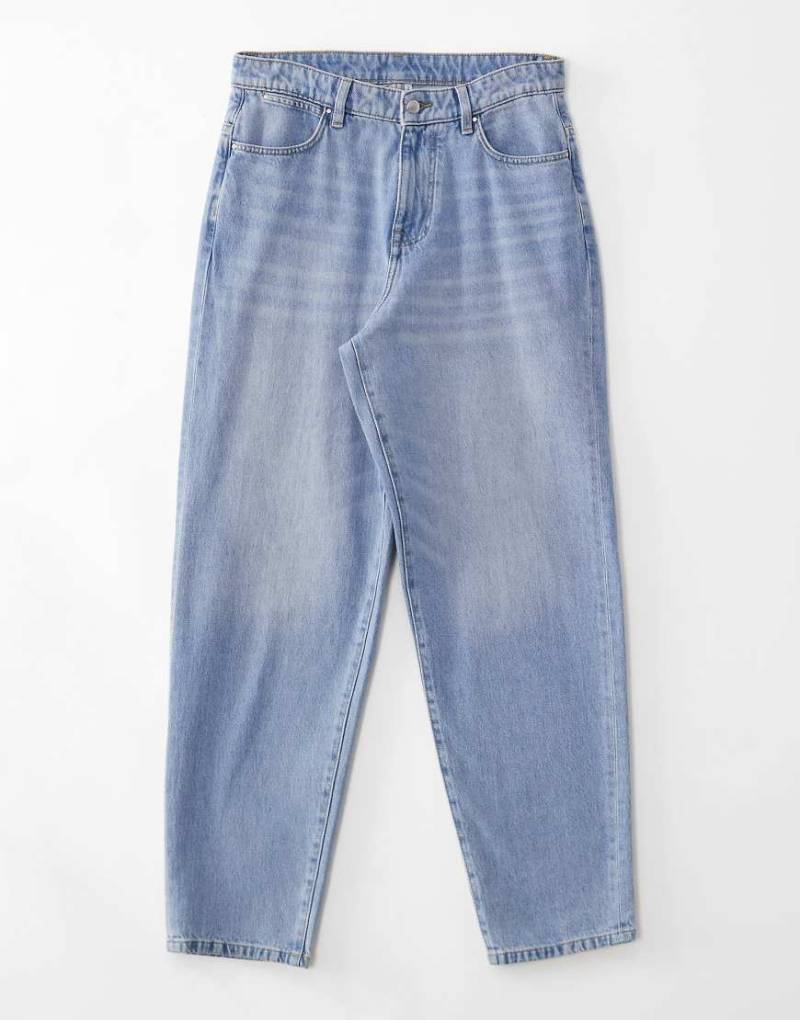 ASOS COLLECTIVE - AC-B-251 - Schmal zulaufende Jeans in hellblauer Waschung von ASOS COLLECTIVE
