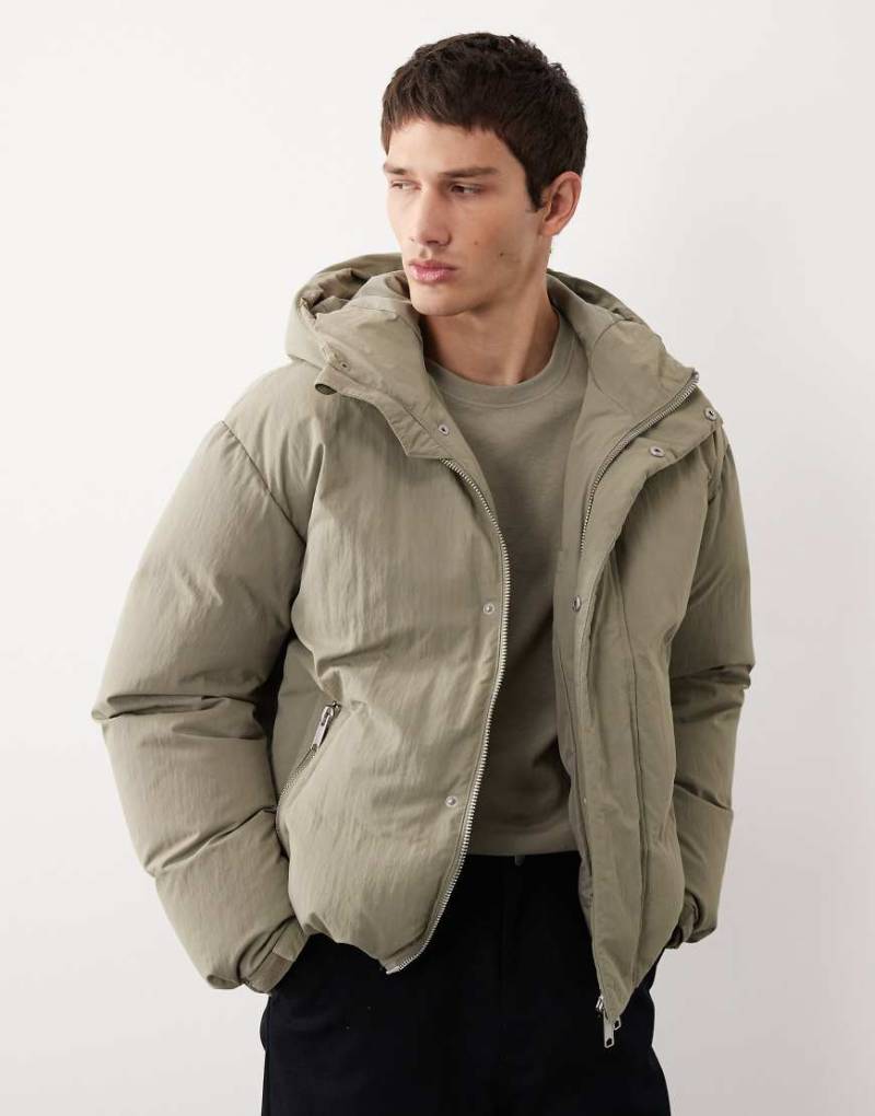 ASOS COLLECTIVE - Pufferjacke in blassem Khaki mit Daunenfutter-Grün ASOS COLLECTIVE - Pufferjacke in blassem Khaki mit Daunenfutter-Grün von ASOS COLLECTIVE