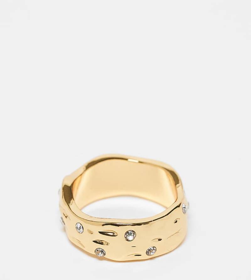 ASOS DESIGN Curve - 14-karätig vergoldeter Ring in geschmolzener Optik mit Kristalldetails-Goldfarben von ASOS Curve