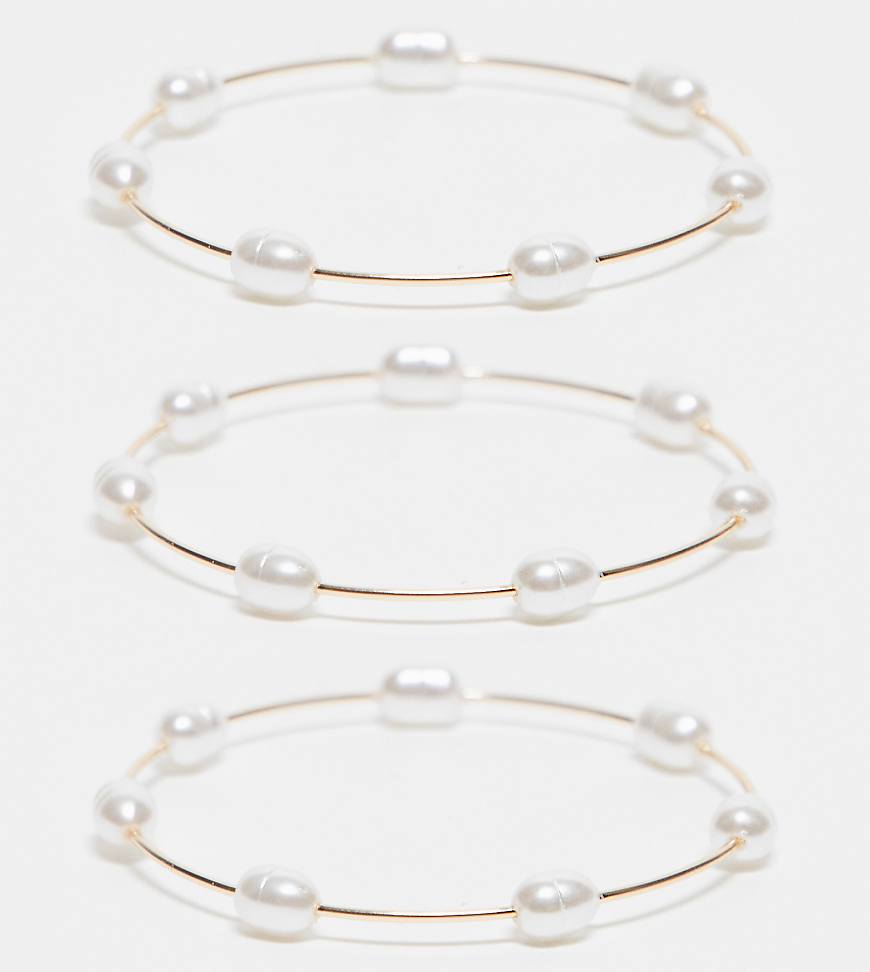 ASOS DESIGN Curve - 3er-Pack goldfarbene Armreife mit Kunstperlendetail ASOS DESIGN Curve - 3er-Pack goldfarbene Armreife mit Kunstperlendetail von ASOS Curve