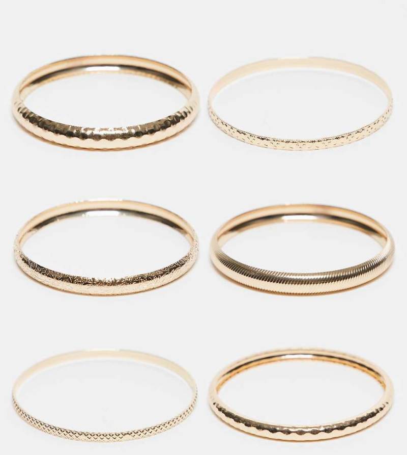 ASOS DESIGN Curve - 6er-Pack goldfarbene Armbänder in verschiedenen gehämmerten Designs von ASOS Curve