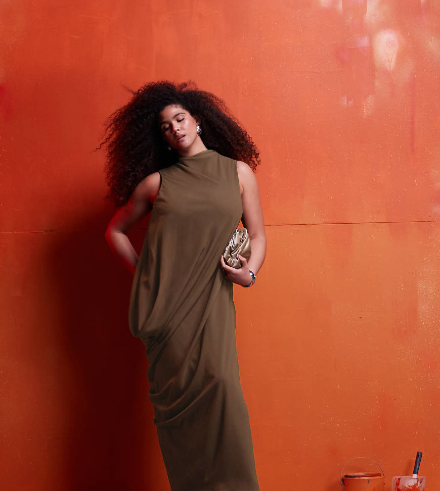 ASOS DESIGN Curve - Ärmelloses, asymmetrisches, transparentes Kleid in Hellbraun von ASOS Curve