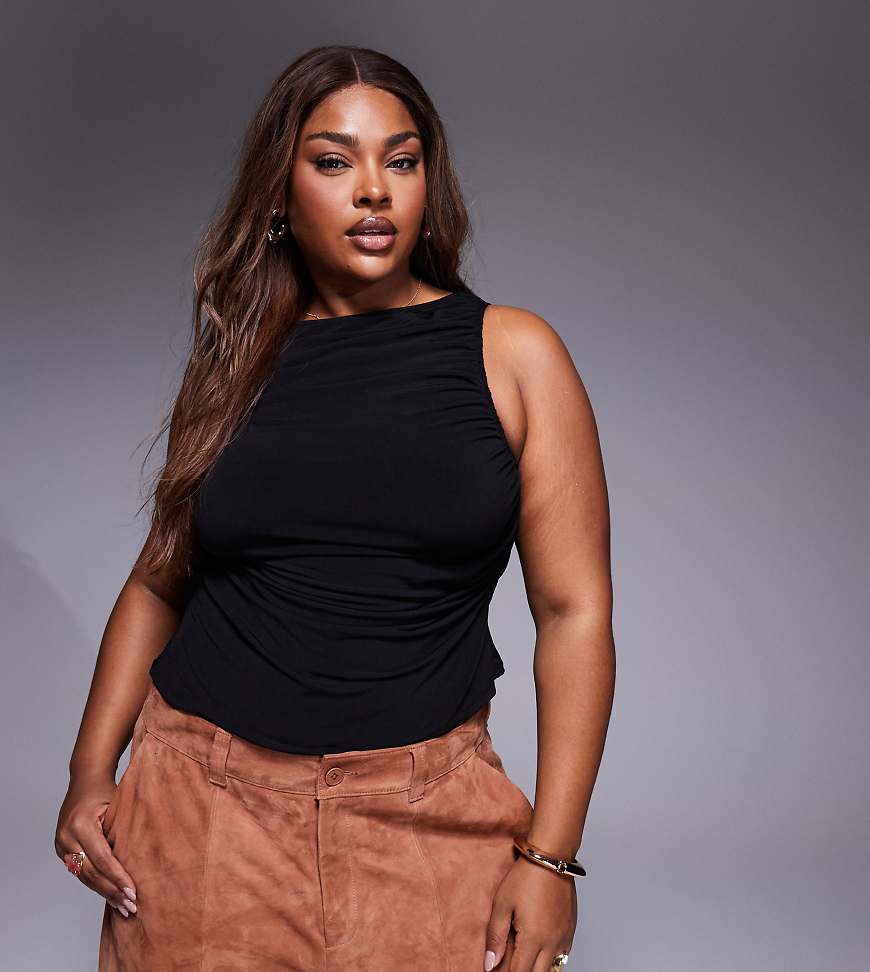 ASOS DESIGN Curve - Ärmelloses, figurbetontes Oberteil in Schwarz mit Raffung von ASOS Curve