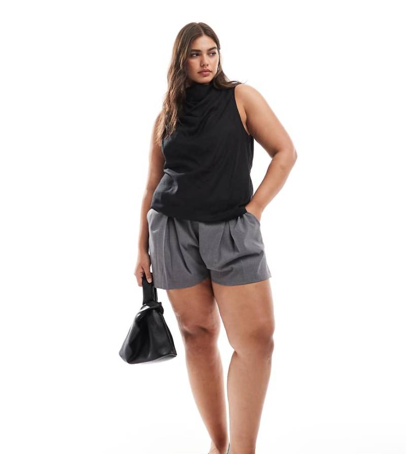 ASOS DESIGN Curve - Ärmelloses Oberteil aus Leinenmix in Schwarz mit Wasserfallausschnitt von ASOS Curve