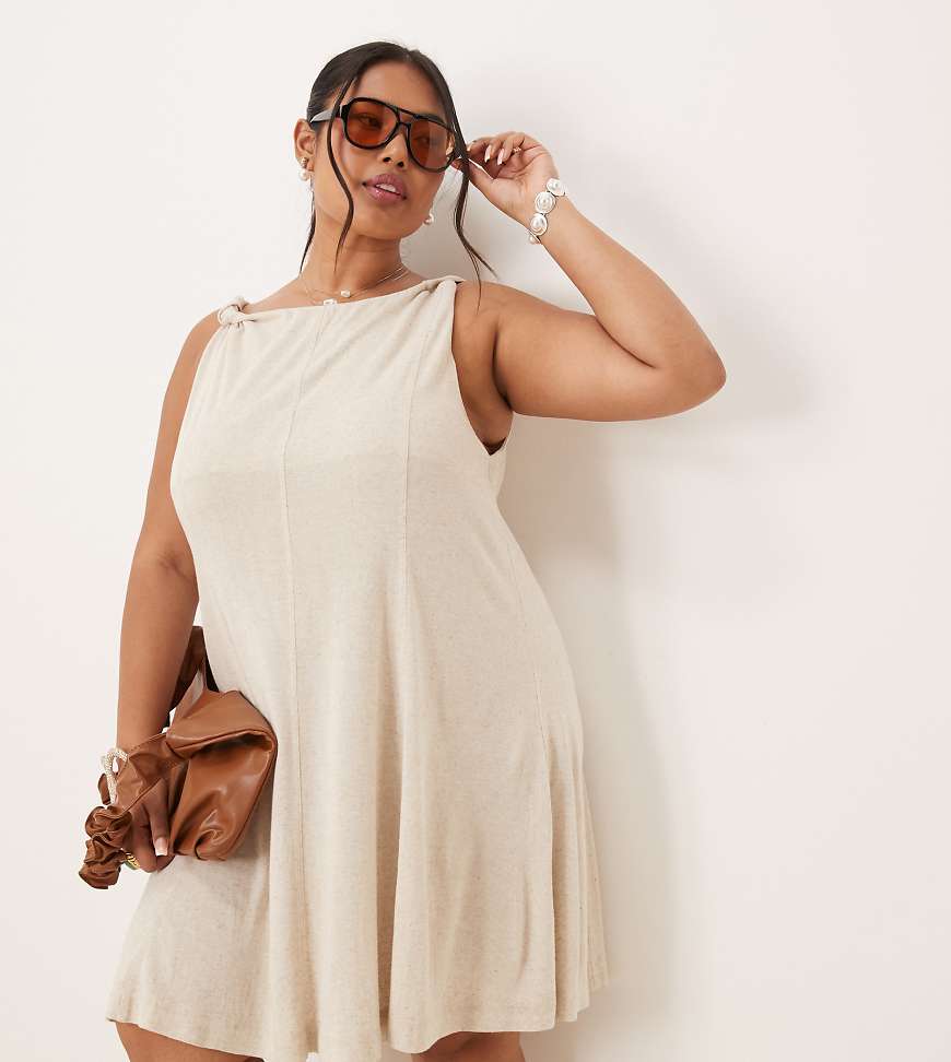 ASOS DESIGN Curve - Ärmelloses kurzes Sommerkleid aus Baumwolle in Creme-Weiß ASOS DESIGN Curve - Ärmelloses kurzes Sommerkleid aus Baumwolle in Creme-Weiß von ASOS Curve