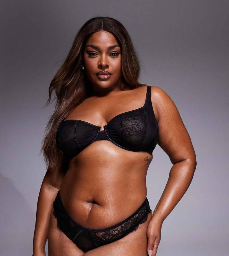 ASOS DESIGN Curve - Amber - Brasilianisches Höschen aus Spitze und Netzstoff in Schwarz mit hohem Beinausschnitt von ASOS Curve