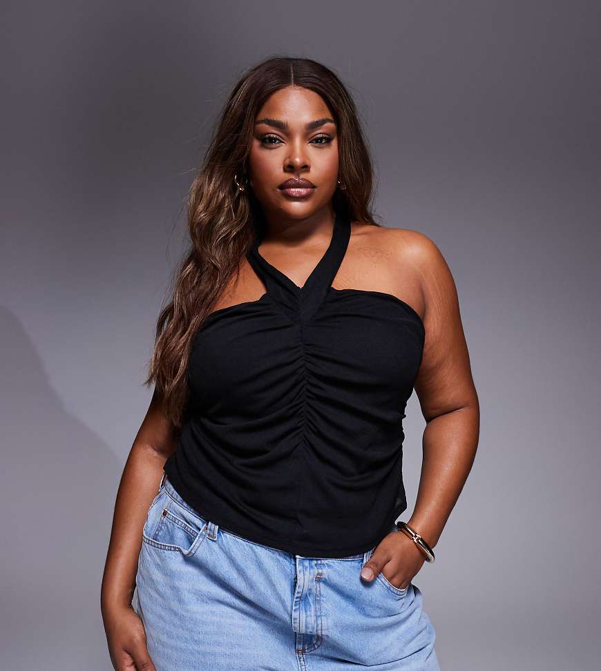 ASOS DESIGN Curve - Anschmiegsames Cropped Neckholder-Oberteil in Schwarz mit Raffung von ASOS Curve
