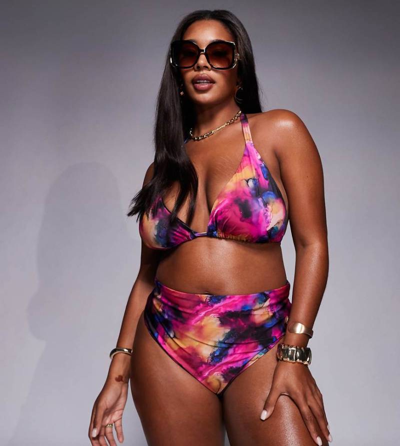 ASOS DESIGN Curve - Arina - Bikinihose in Rosa mit hohem Beinausschnitt, hohem Bund und abstraktem Muster-Bunt von ASOS Curve