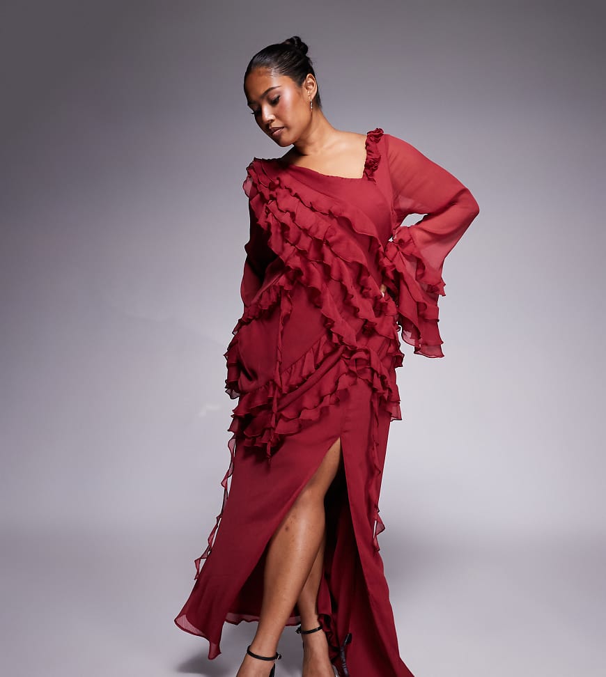 ASOS DESIGN Curve - Asymmetrisches, weiches Chiffon-Maxikleid in Burgunderrot mit gestuften Rüschen und langen Ärmeln von ASOS Curve