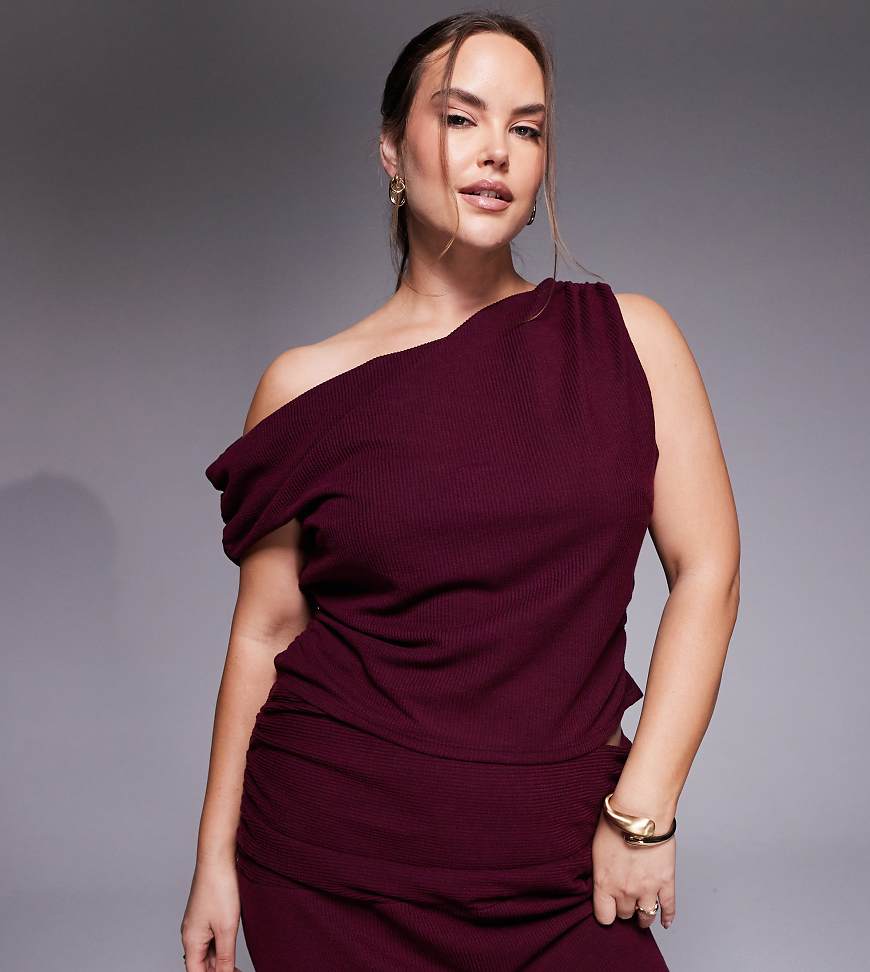 ASOS DESIGN Curve - Asymmetrisches Oberteil in Burgunderrot mit Rippstruktur, Kombiteil von ASOS Curve