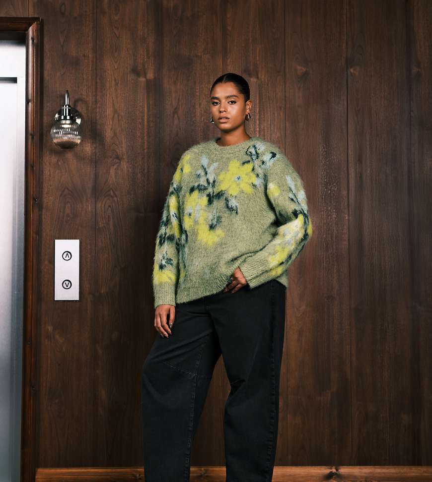 ASOS DESIGN Curve - Aufgerauter Pullover in Salbei mit auffälligem Blumenmotiv-Grün von ASOS Curve