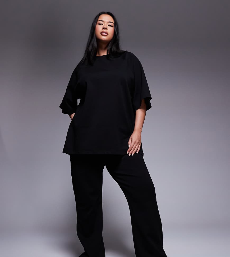 ASOS DESIGN Curve - Ausgestellte Jogginghose aus Interlock in Schwarz, Kombiteil ASOS DESIGN Curve - Ausgestellte Jogginghose aus Interlock in Schwarz, Kombiteil von ASOS Curve