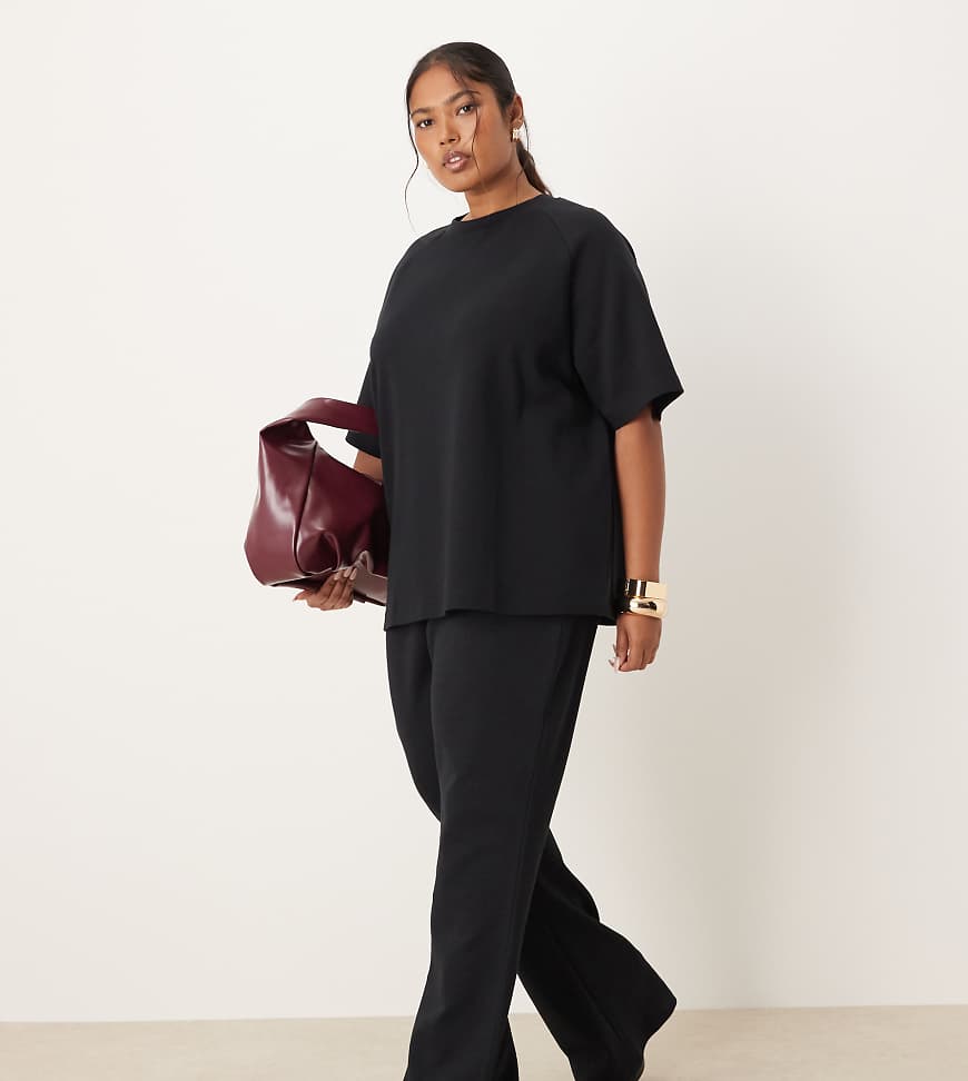 ASOS DESIGN Curve - Ausgestellte Jogginghose aus Interlock in Schwarz, Kombiteil ASOS DESIGN Curve - Ausgestellte Jogginghose aus Interlock in Schwarz, Kombiteil von ASOS Curve