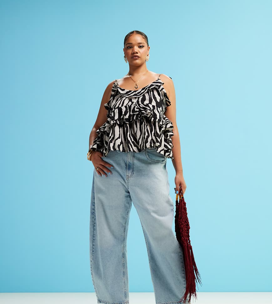 ASOS DESIGN Curve - Barrel-Jeans in heller Waschung mit Bindegürtel-Blau ASOS DESIGN Curve - Barrel-Jeans in heller Waschung mit Bindegürtel-Blau von ASOS Curve