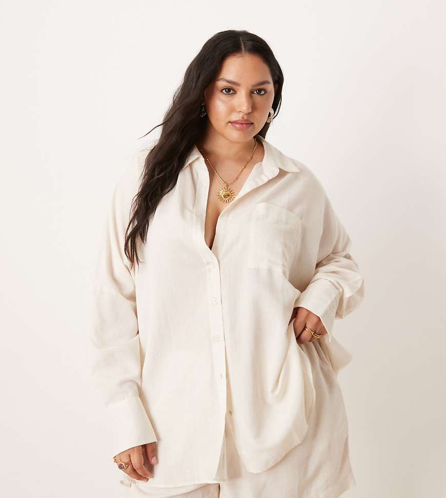 ASOS DESIGN Curve - Belle - Oversize-Strandhemd in Natur mit Leinenanteil-Weiß ASOS DESIGN Curve - Belle - Oversize-Strandhemd in Natur mit Leinenanteil-Weiß von ASOS Curve