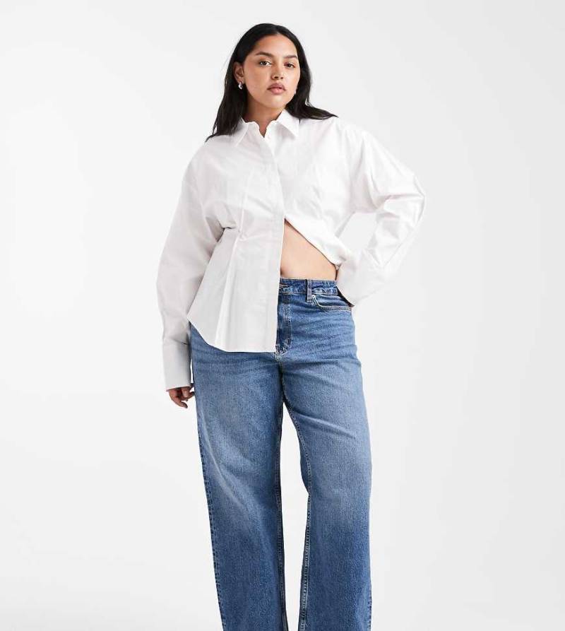 ASOS DESIGN Curve - Bequeme Stretch-Jeans in Authentic-Mittelblau mit geradem Bein von ASOS Curve
