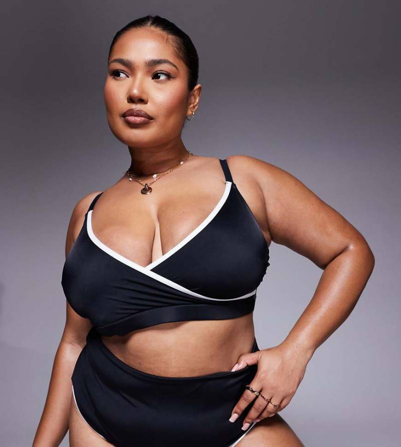 ASOS DESIGN Curve - Bikinihose in Schwarz mit hohem Beinausschnitt, hoher Taille und kontrastierender Einfassung von ASOS Curve