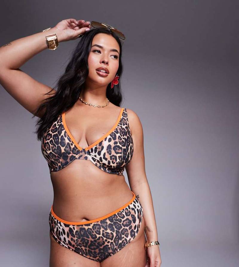 ASOS DESIGN Curve - Bikinihose mit Leopardenmuster, farblich abgesetzter Einfassung und Animalprint-Bunt von ASOS Curve