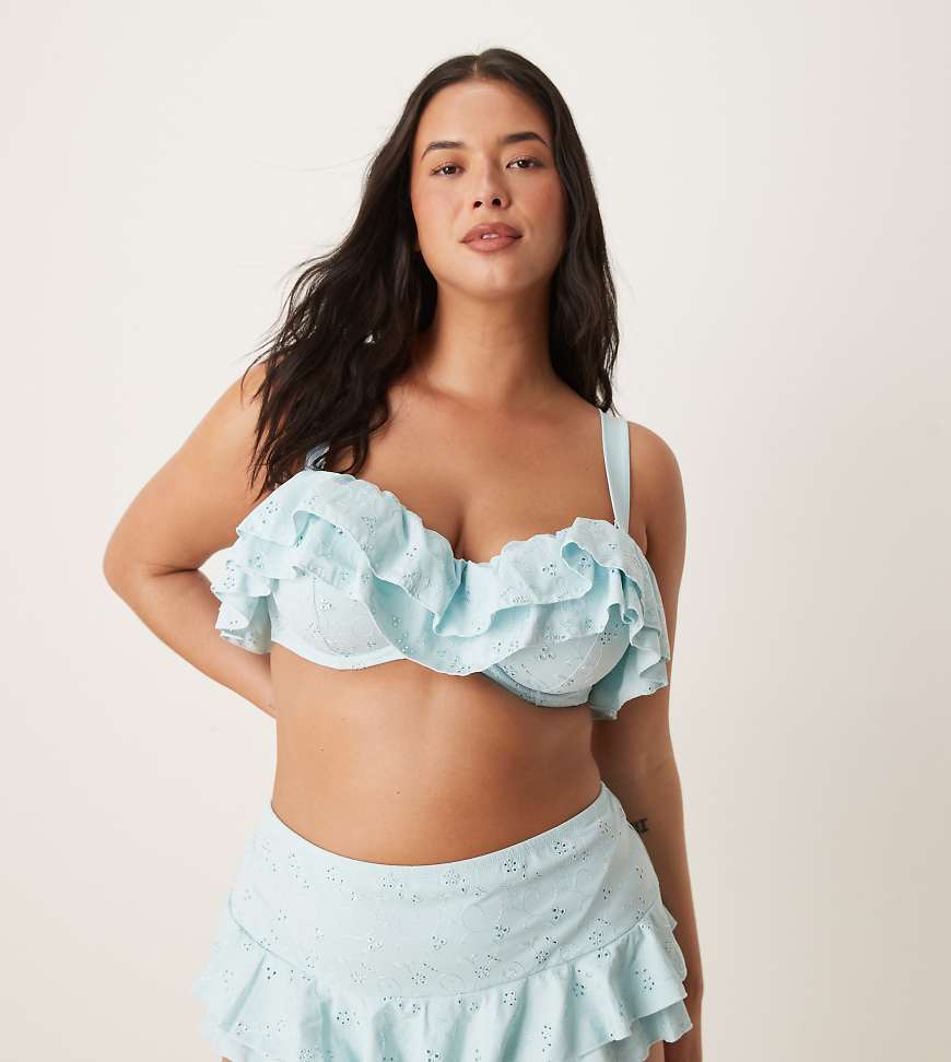 ASOS DESIGN Curve - Bobbi - Bikinihose in Blau mit Lochstickerei, Rüschen und hohem Bund-Weiß von ASOS Curve