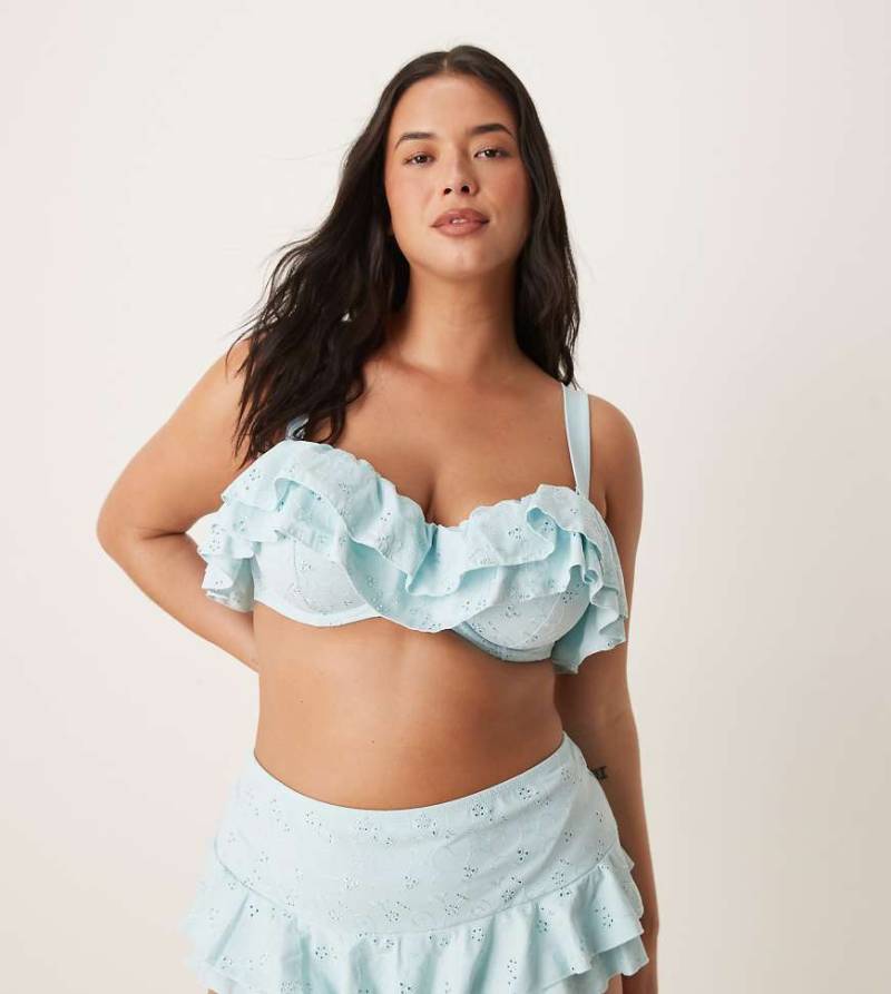 ASOS DESIGN Curve - Bobbi - Bikinihose in Blau mit Lochstickerei, Rüschen und hohem Bund-Weiß von ASOS Curve