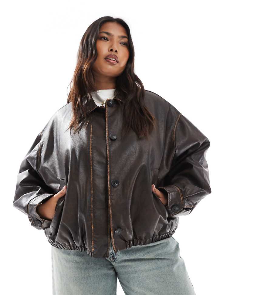ASOS DESIGN Curve - Bomberjacke in Braun mit Leder-Optik in Vintage-Waschung von ASOS Curve