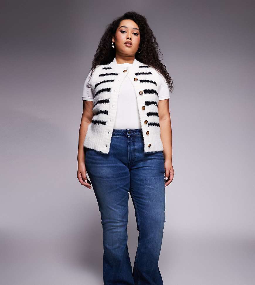 ASOS DESIGN Curve - Bootcut-Jeans in dunkler mittlerer Waschung-Blau von ASOS Curve