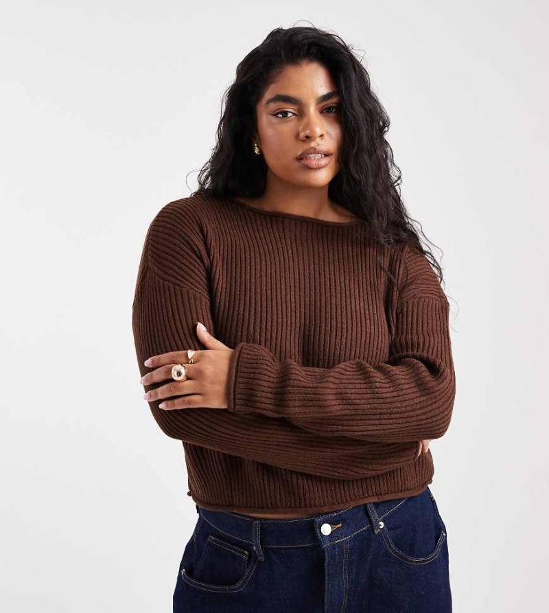 ASOS DESIGN Curve - Boxy Fit Pullover in Schokobraun aus Rippstrick mit aufgerollten Kanten und Rundhalsausschnitt von ASOS Curve