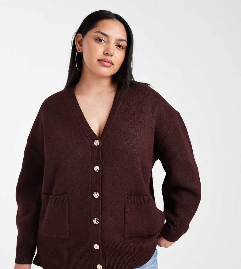 ASOS DESIGN Curve - Boyfriend-Strickjacke aus strukturiertem Garn in Pflaume mit Oversize-Schnitt-Lila von ASOS Curve