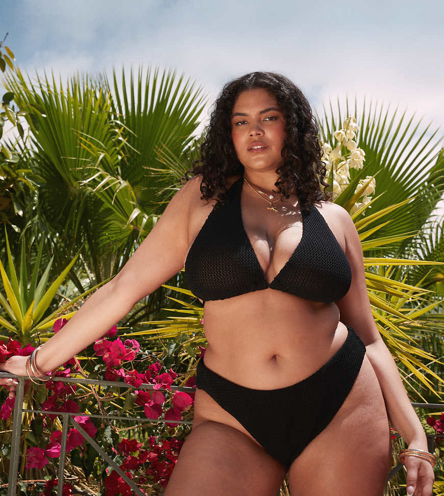 ASOS DESIGN Curve - Cara - Gerippte Bikinihose mit hohem Beinausschnitt in Schwarz von ASOS Curve