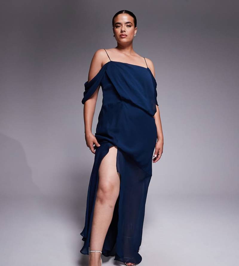 ASOS DESIGN Curve - Chiffon-Maxikleid in Marineblau mit drapierter Vorderseite von ASOS Curve