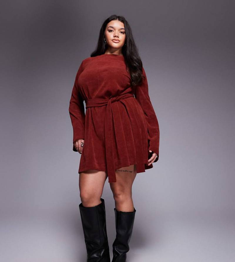 ASOS DESIGN Curve - Cord-Minikleid in Burgunderrot mit ausgestellten Ärmeln und Bindegürtel-Grün von ASOS Curve