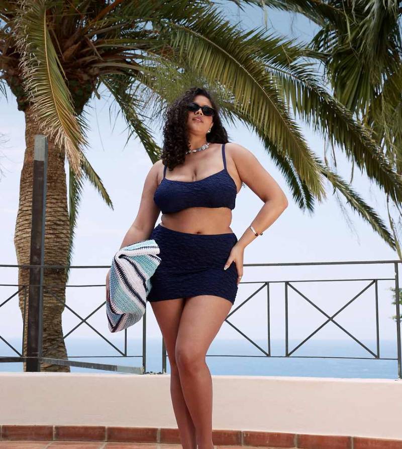 ASOS DESIGN Curve - Courtney - Strukturierter Baderock in Marineblau von ASOS Curve