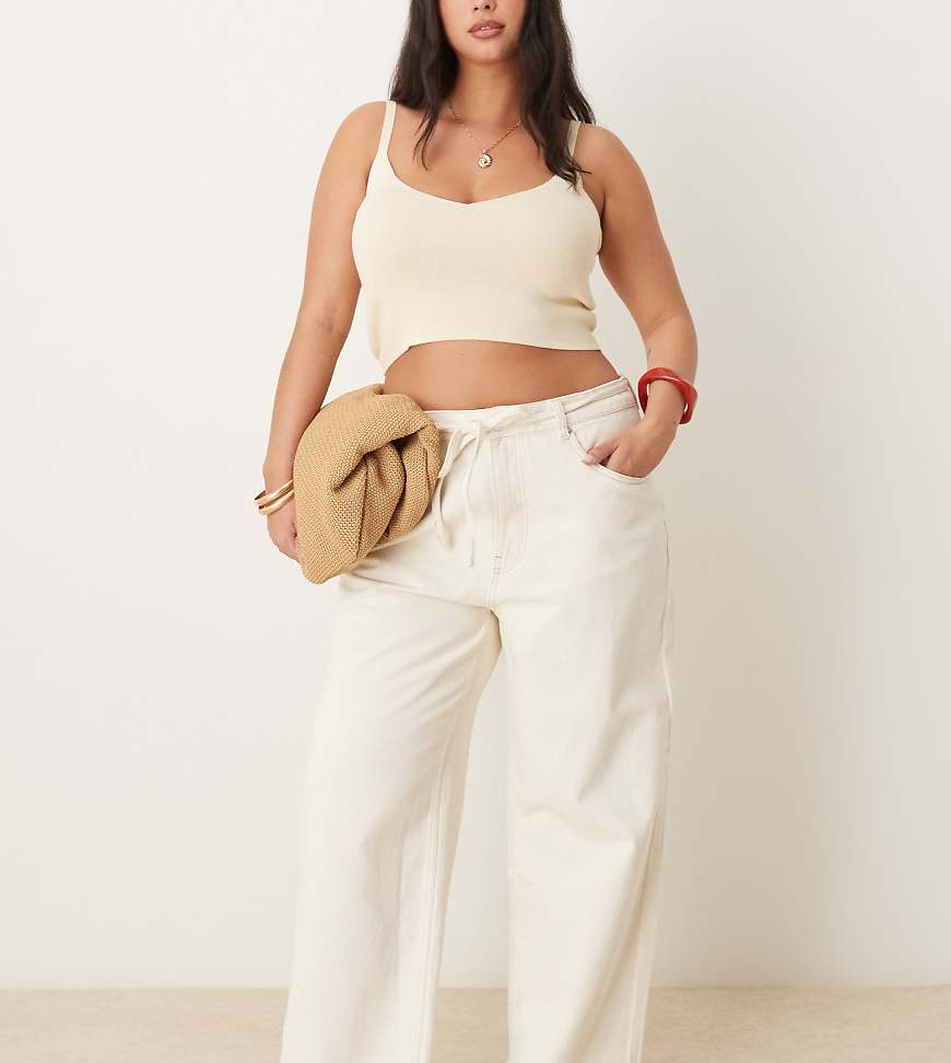 ASOS DESIGN Curve - Cropped-Dad-Jeans in Ecru mit weitem Bein und Gürtel-Weiß ASOS DESIGN Curve - Cropped-Dad-Jeans in Ecru mit weitem Bein und Gürtel-Weiß von ASOS Curve