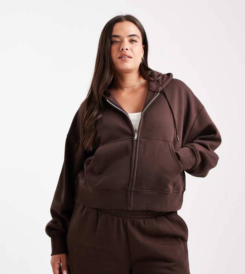 ASOS DESIGN Curve - Cropped-Kapuzenjacke in Schokobraun mit aufgerauter Innenseite und Reißverschluss-Brown von ASOS Curve