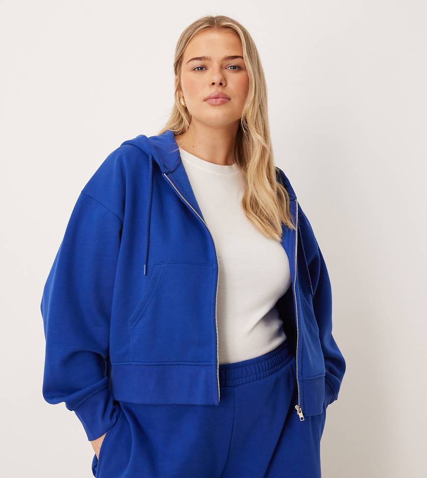 ASOS DESIGN Curve - Cropped-Kapuzenjacke in kräftigem Blau mit weicher Innenseite und Reißverschluss von ASOS Curve