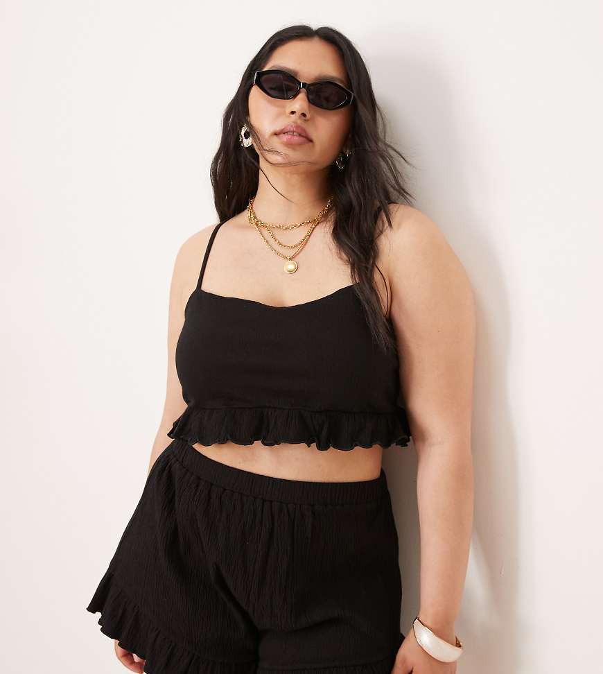ASOS DESIGN Curve - Cropped Oberteil in Schwarz mit Rüschensaum und Knitterstruktur, Kombiteil von ASOS Curve