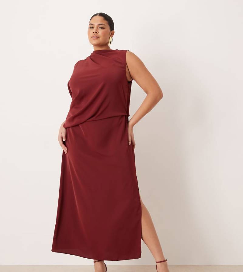 ASOS DESIGN Curve - Drapiertes, figurbetontes Kleid in Burgunderrot mit einem Ärmel von ASOS Curve