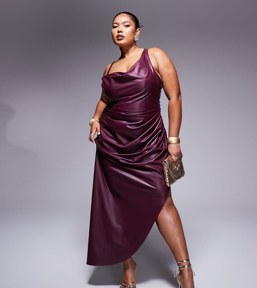 ASOS DESIGN Curve - Drapiertes Midikleid in Wickeloptik aus Kunstleder in Burgunderrot mit One-Shoulder-Träger ASOS DESIGN Curve - Drapiertes Midikleid in Wickeloptik aus Kunstleder in Burgunderrot mit One-Shoulder-Träger von ASOS Curve