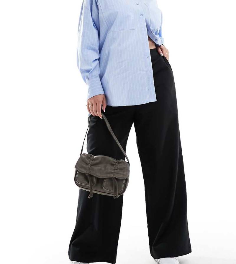 ASOS DESIGN Curve - Elegante, lässig und gerade geschnittene Hose in Schwarz von ASOS Curve