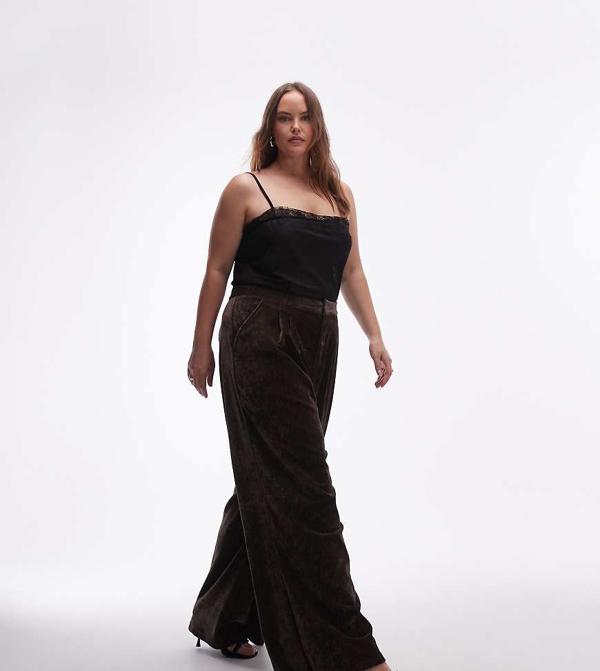 ASOS DESIGN Curve - Elegante Hose aus strukturiertem Samt in Schokobraun mit weitem Bein-Brown von ASOS Curve