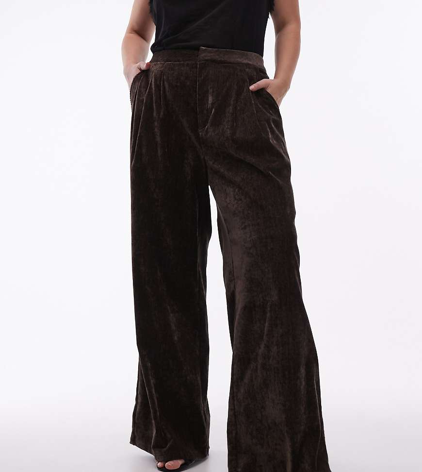 ASOS DESIGN Curve - Elegante Hose aus strukturiertem Samt in Schokobraun mit weitem Bein-Brown von ASOS Curve