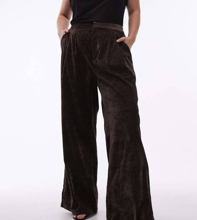 ASOS DESIGN Curve - Elegante Hose aus strukturiertem Samt in Schokobraun mit weitem Bein-Brown von ASOS Curve