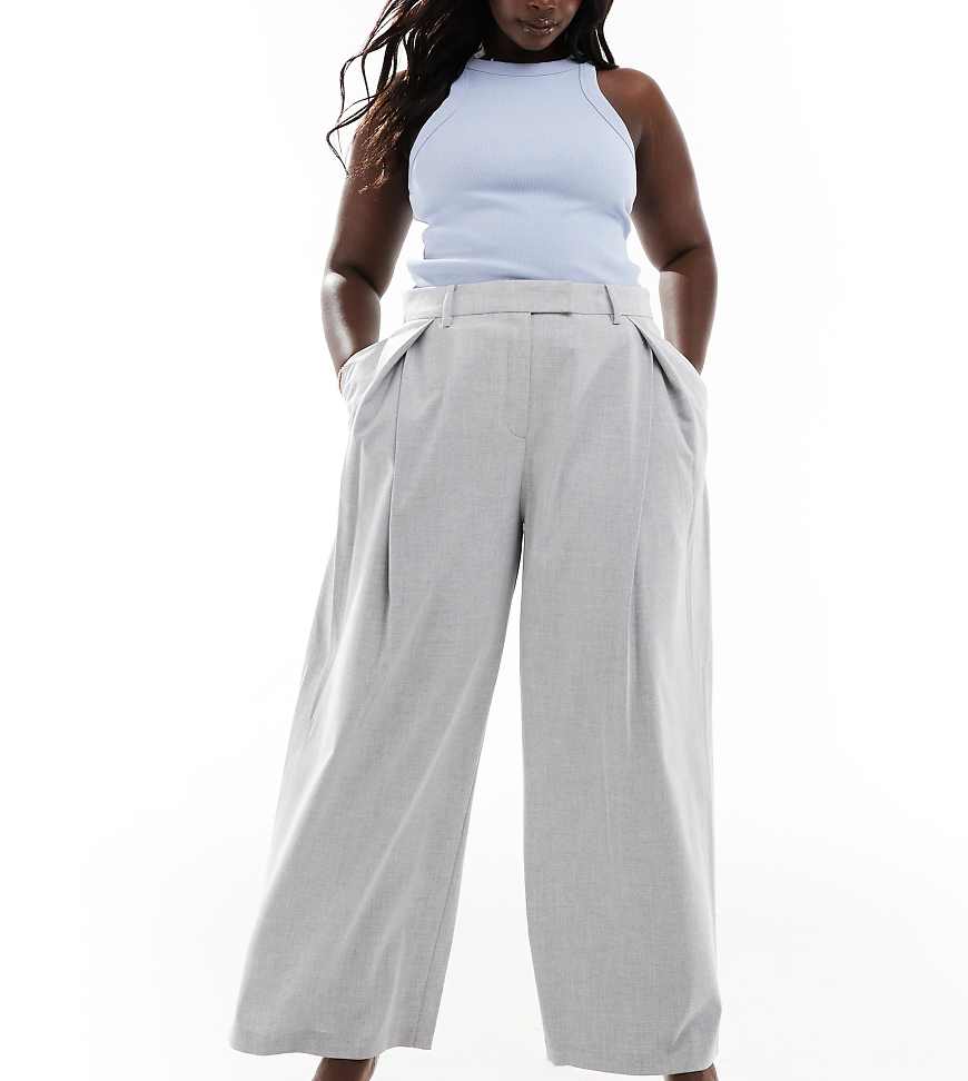 ASOS DESIGN Curve - Elegante Hose in Grau mit weitem Bein und überkreuzten Falten ASOS DESIGN Curve - Elegante Hose in Grau mit weitem Bein und überkreuzten Falten von ASOS Curve